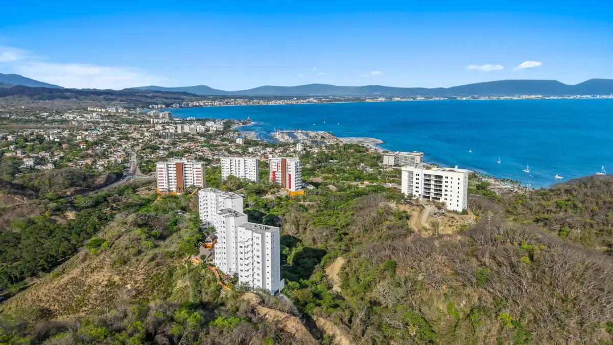 Vista aérea del desarrollo sobre la Bahía de Banderas